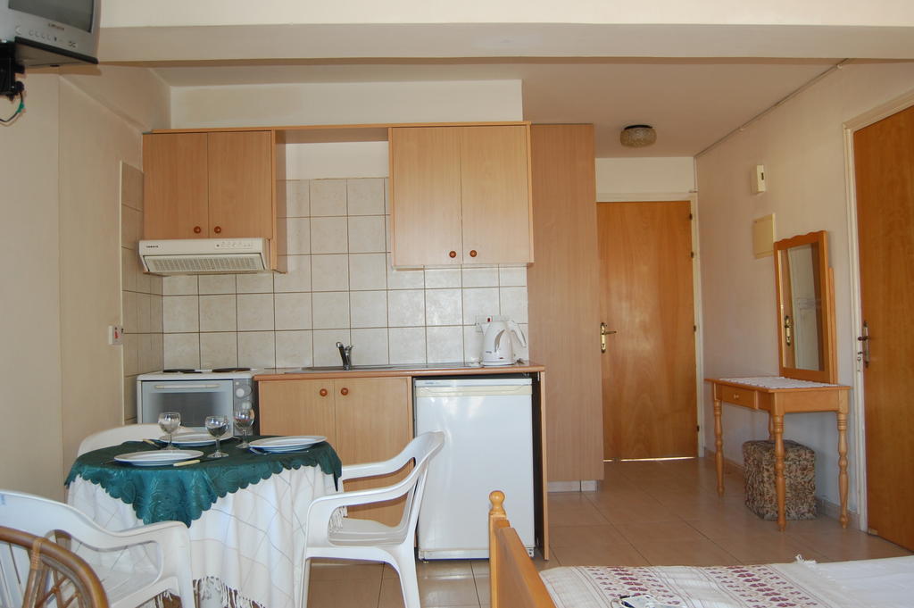 Nicos & Olympia Apartments Polis Szoba fotó